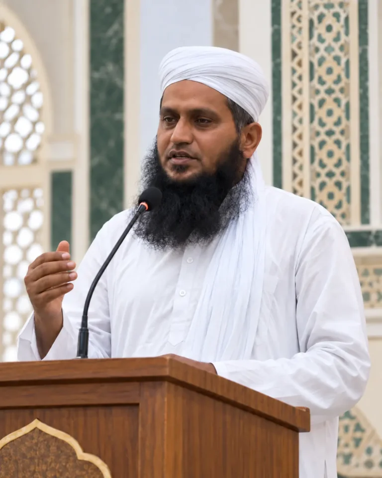 Mufti Ansar Rauf delivering an Islamic lecture at a mosque